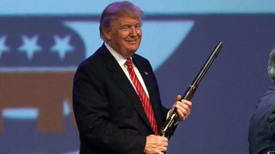 Trump, 'toplu katliamların suçlusu' olarak sosyal medyayı gösterdi!