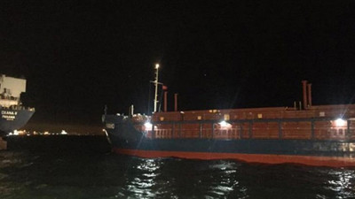 Zeytinburnu açıklarında iki gemi çarpıştı!