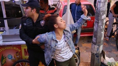 '48 saat içerisinde Ankara’da iki kadın katledildi, isyan ediyoruz' diyerek eylem yapan kadınlara gözaltı