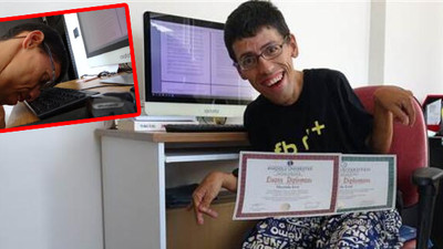 Denizlili Mustafa, klavyeyi burnu ile kullanarak ikinci kitabını yazıyor