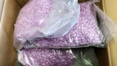 Elbise siparişi veren çifte gönderilen kargodan, 500 bin euro değerinde uyuşturucu çıktı