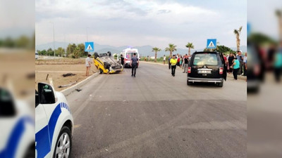 Hafif ticari araçla taksi çarpıştı: 1’i turist 2 yaralı