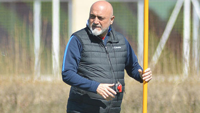 Kayserispor, Hikmet Karaman'ın görevinde kalacağını açıkladı