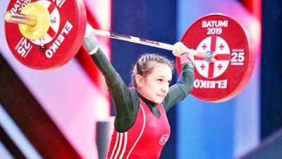 Milli halterci Şaziye Erdoğan altın madalya kazandı