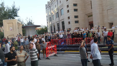 Seyyar satıcı, bankaya kurşun yağdırdı