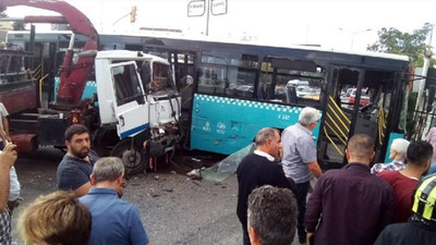 Ümraniye'de kamyon, halk otobüsüne çarptı