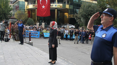 29 Ekim Cumhuriyet Bayramı töreninde HDP'li Belediye Başkanvekili İstiklal Marşı'na eşlik etmedi