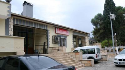 Arkadaşını bıçaklayıp başında sigara içerek polisi bekledi