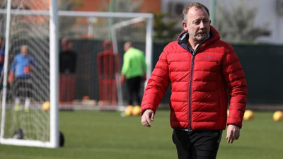 Beşiktaş taraftarı 'Sergen Yalçın' diyor