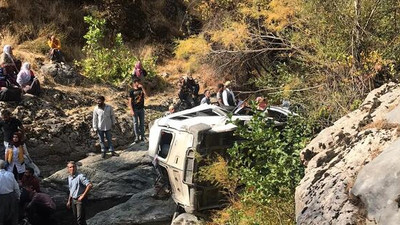 Diyarbakır’da minibüs devrildi: 2 ölü, 5 yaralı