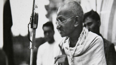 Gandhi'nin küllerini çaldılar