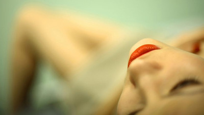 Kadın orgazmı konusunda yeni araştırma: Sadece o yeterli değilmiş!