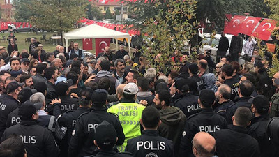 Protestocuları belediye görevlisi gözaltına almaya çalıştı