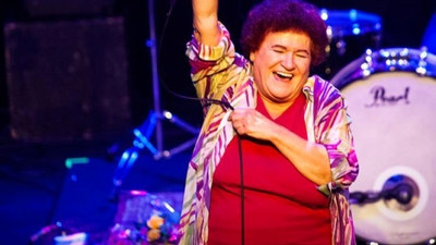 Selda Bağcan'ın İstanbul metrosunda çekilen fotoğrafı sosyal medyada gündem oldu