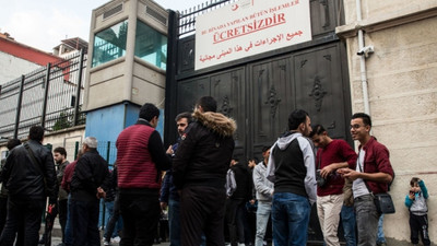 Suriyeliler göç idarelerine akın etti