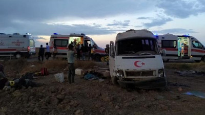 Tarım işçilerini taşıyan minibüs devrildi: Çok sayıda yaralı var