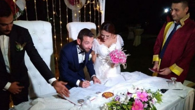 Bodrum'da genç çiftten düğünlerinde nikah şekeri yerine kitap hediyesi