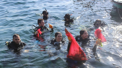 Denizden polis barikatı çıktı