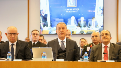 Hulusi Akar'dan 'tank - palet' eleştirilerine yanıt