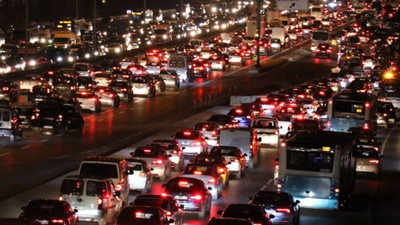 İstanbul'da cuma trafiği: Yoğunluk yüzde 76'ya ulaştı