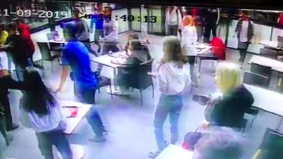 Uzman çavuş, restorandaki kavgayı havaya ateş açarak sonlandırdı