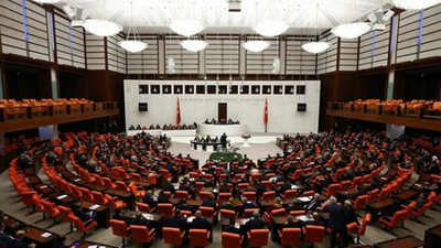 Yeneroğlu'nun AKP'den istifası sonrası Meclis'teki son sandalye dağılımı