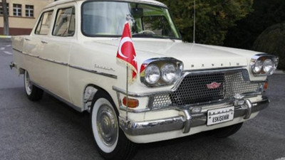 1961 yılında yapılan ilk yerli otomobil Devrim'i yüzbinler ziyaret etti