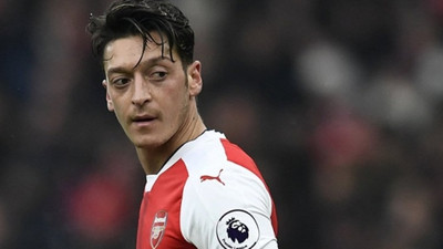 Çin'den Mesut Özil'e 'PES' ambargosu