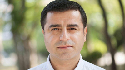 Demirtaş'ın anne ve babasının bulunduğu araç kaza yaptı