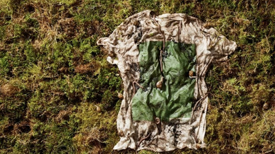 Doğada 3 ayda çözülen tişört ürettiler