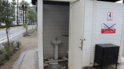 Halk plajına vandallardan taşlı saldırı