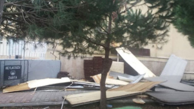 İstanbul'da turuncu alarm: Beylikdüzü'nde okulun çatısı uçtu!