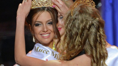 Malezya Kralı’ndan boşanan Rus güzel, oğlunun hayatından endişeli