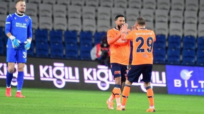 Medipol Başakşehir, Antalyaspor'u 3 dakikada yıktı