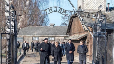 Merkel, Nazi Almanyası'nın en büyük toplama kampını ziyaret etti