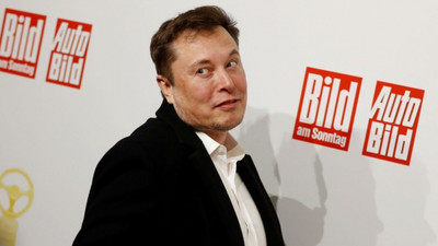 Musk, bu kez trafik dubasına çarptı
