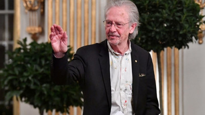 Nobel Edebiyat Ödülü'nün Handke'ye verilmesine yönelik tepkiler büyüyor