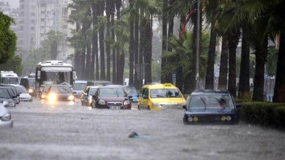 Sele kapılan 2 kişi kayboldu
