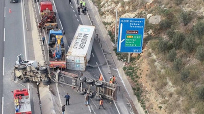 TIR devrildi, D-100 ulaşıma kapandı