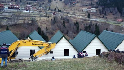 Uzungöl'de kaçak yapılar yıkılıyor