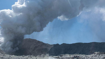 Yeni Zelanda’da yanardağ patlamasında ölü sayısı 15’e ulaştı