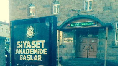 AKP'den camiye reklam afişi