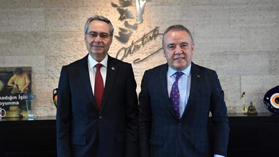 AKP'nin belediyeyi zarara uğratan Konyaaltı Sahil Projesi’nin  iptaline Zeybek'ten teşekkür