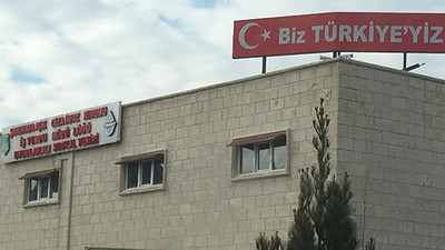 Cezaevinin tepesine "Biz Türkiye'yiz" yazdılar