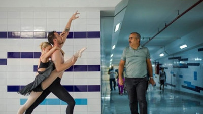 Dans eden balerinleri 'çıplak insanlar var' diyerek polise ihbar ettiler