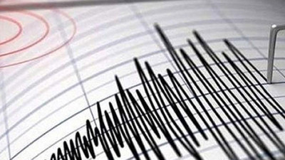 Ege'de peş peşe deprem... Manisa, İzmir sallandı