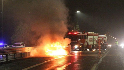 FSM Köprüsü’nde alev alan otomobilden son anda indiler