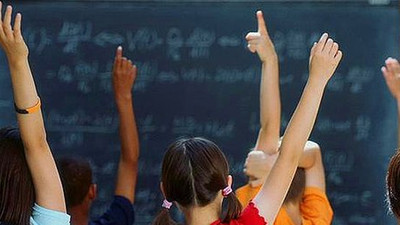 Öğrencilere din dersleri dayatması