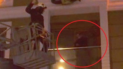 Polis baskınına uğrayan kumarbaz balkonda mahsur kaldı