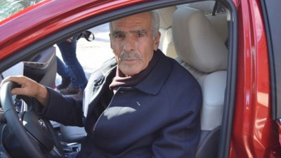 Şehit Fethi Sekin'in babasına araba hediye edildi